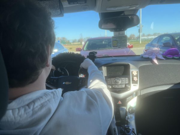 Connor May (´24) using a phone stand to drive safely after the new law being passed